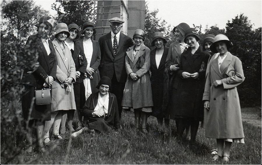 MetvrouwelijkestudenteninDeurleNB162